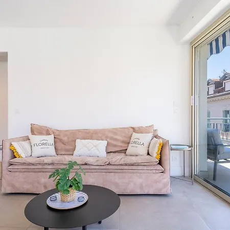 L'athena élégant Avec Sublime Terrasse, Position Parfaite Pour Un Incroyable Cannes