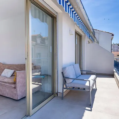 L'athena élégant Avec Sublime Terrasse, Position Parfaite Pour Un Incroyable Appartement